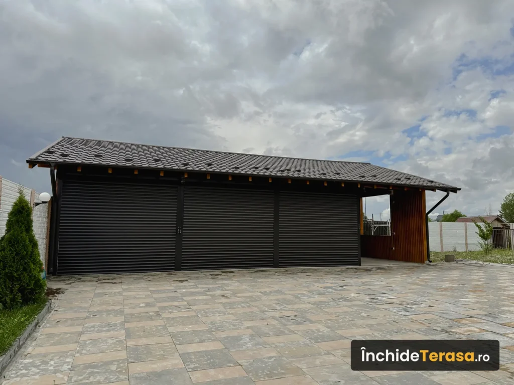 Rulouri de aluminiu pentru uși de garaj – soluția ideală pentru securitate și durabilitate. Fabricate din aluminiu de înaltă calitate, aceste rulouri asigură o izolație termică eficientă și protecție împotriva intemperiilor. Designul lor compact economisește spațiu, oferind în același timp o funcționare ușoară și silențioasă. Perfecte pentru garaje rezidențiale sau comerciale, rulourile de aluminiu combină siguranța cu estetica modernă.